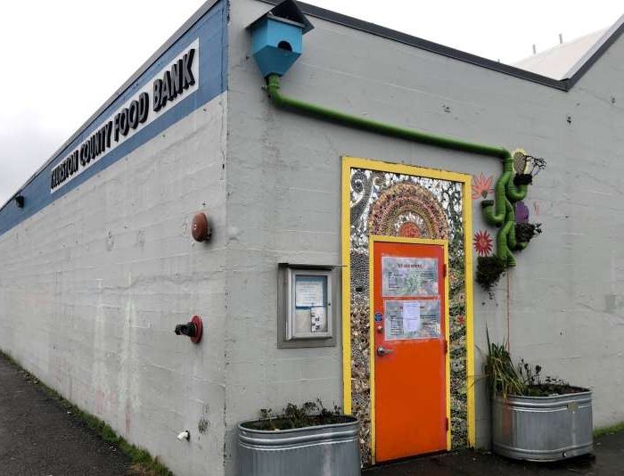 Olympias Food Pantry outside showing the corner of Franklin and Thurston Avenues