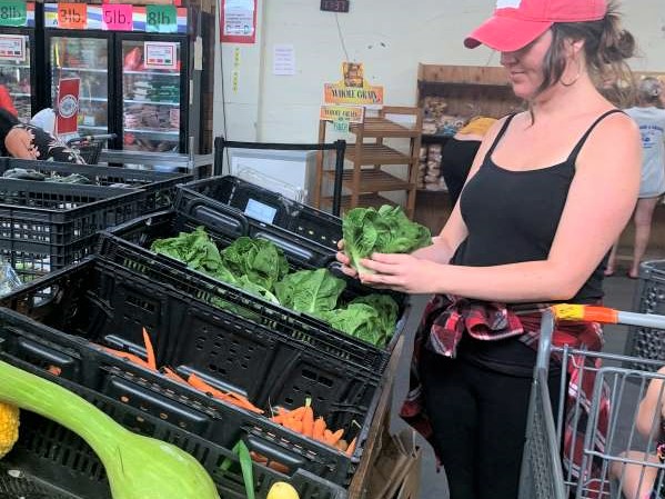 Client Shopping for Produce